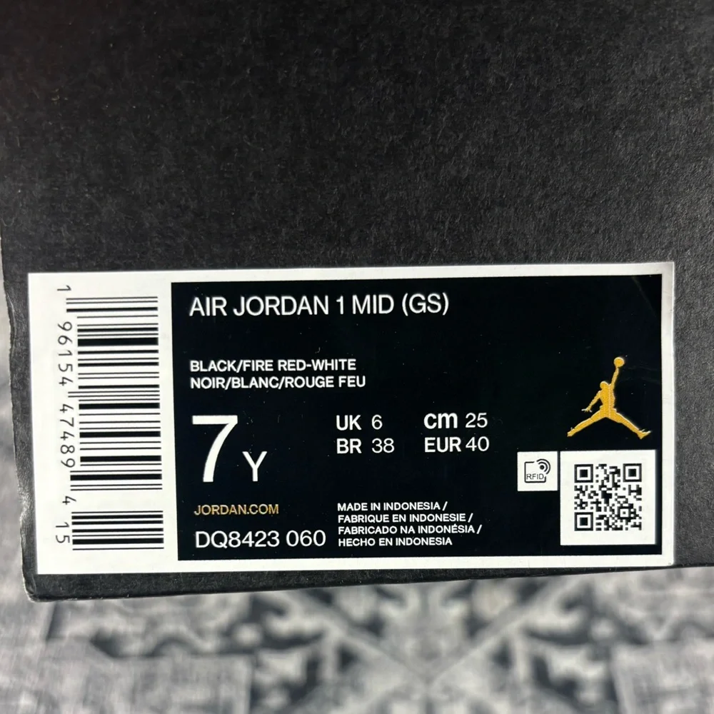 Nike‎ Air Jordan 1 Mid reverse bred size 7Y